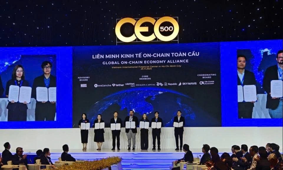 tctdvn-tphcm-bat-tay-binance-de-tang-toc-xay-dung-trung-tam-tai-chinh-quoc-te-viet-nam-1764142276.jpg