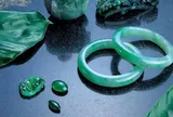 Người trẻ chi hàng trăm triệu mua phỉ thúy: Đầu tư hay chỉ là cơn sốt?