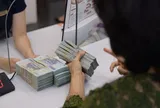 Người dân vẫn ưu tiên gửi tiết kiệm, tiền gửi lập kỷ lục mới