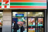 7-Eleven đóng hơn 600 cửa hàng: “ông lớn” tiện lợi đang tự phá mô hình cũ để sống sót?