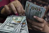 Đi du lịch nước ngoài mang nhiều USD tiền mặt, trường hợp nào phải xin xác nhận từ ngân hàng?