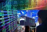 Chứng khoán Việt Nam lập kỷ lục gần 13,9 triệu tài khoản nhưng tiền chưa chịu vào: Nhà đầu tư đang chờ điều gì?