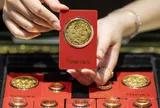 Giá vàng rơi mạnh về đáy 2 tháng: Nhà đầu tư bắt đầu “co tay”, tâm lý thị trường đảo chiều?