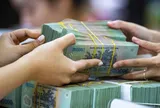 Gửi tiết kiệm lãi 10%, vay tiền trả tới 18%: Bức tranh trái chiều của lãi suất