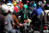 Quốc gia Đông Nam Á đầu tiên mạnh tay siết phí Grab, Gojek: Tổng thống yêu cầu giảm trần chiết khấu từ 20% xuống còn 8% để bảo vệ quyền lợi cho tài xế
