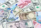 USD có diễn biến lạ sáng 10/8: NHNN nâng tỷ giá trung tâm, ngân hàng đồng loạt giảm giá