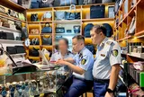 Saigon Square bị phản ánh bật loa báo động để né đoàn kiểm tra hàng giả