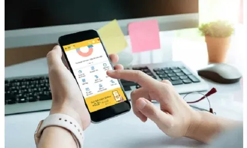 Gửi tiết kiệm online đang "ăn đứt" gửi tại quầy, có nơi chênh hơn 3%/năm