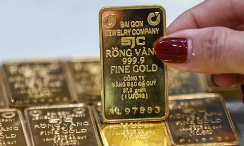 Giá vàng bật tăng trở lại, nhưng người mua ở đỉnh vẫn đang "mất" gần 9 triệu đồng/lượng