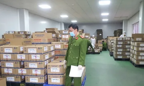 NÓNG! 426 loại sữa bột giả bị phanh phui: Đường dây quy mô lớn, thu lợi gần 40 tỷ đồng