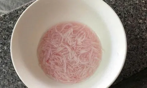Đà Nẵng: Bún tươi chuyển màu đỏ bất thường, yêu cầu tạm dừng sản xuất để kiểm nghiệm