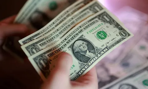 Chính thức siết mạnh mua bán USD tự do: Người dân cần đặc biệt lưu ý điều này để tránh bị phạt tới 100 triệu và tịch thu toàn bộ tiền