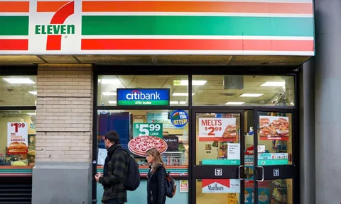 7-Eleven đóng hơn 600 cửa hàng: “ông lớn” tiện lợi đang tự phá mô hình cũ để sống sót?