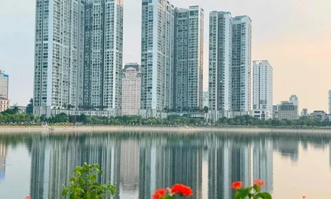 Nghịch lý bất động sản Hà Nội: Giá căn hộ tăng 25%/năm, thu nhập chỉ tăng 9%, người trẻ bao giờ mới mua nổi nhà?
