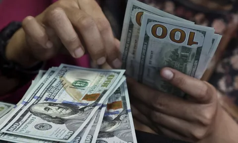 Đi du lịch nước ngoài mang nhiều USD tiền mặt, trường hợp nào phải xin xác nhận từ ngân hàng?