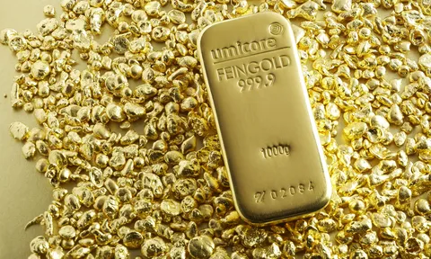 Vàng giảm 25% từ đỉnh, USD tăng mạnh: Nhà đầu tư quốc tế đang trú ẩn vào đâu?