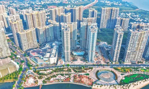 Thanh khoản còn yếu, vì sao doanh nghiệp địa ốc vẫn ồ ạt bung hàng?