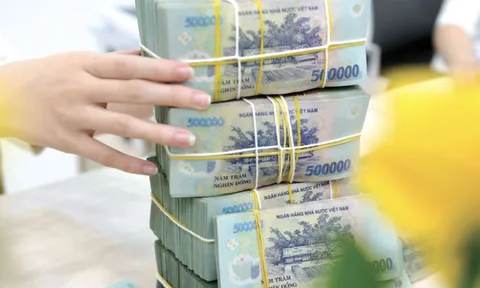 Tiền gửi dân cư lập kỷ lục mới: Hơn 10,38 triệu tỷ đồng đang nằm trong ngân hàng