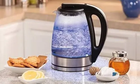5 sai lầm khi dùng ấm siêu tốc: Vừa tốn điện, vừa tiềm ẩn nguy cơ mất an toàn!