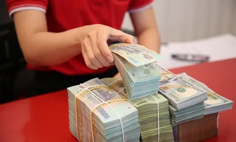 Ngân hàng “khát” tiền gửi? Lãi tiết kiệm bất ngờ lên 9-9,5%/năm