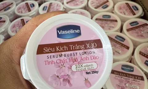 Sốc: Công xưởng mỹ phẩm giả giữa khu dân cư TP.HCM, hơn 10.000 sản phẩm bị thu giữ