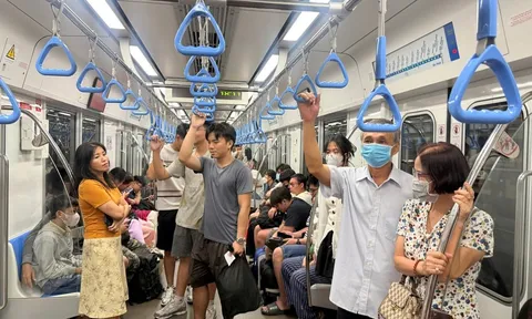 người dân tìm “1.001" cách vượt 'biến động giá': Metro, xe buýt, làm việc từ xa lên ngôi