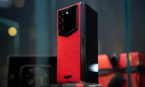 Điện thoại gập giá từ 219 triệu đồng: Vertu đang bán AI hay bán đẳng cấp?