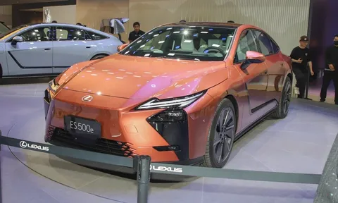 Lexus ES thế hệ mới chốt ra mắt Việt Nam tháng sau
