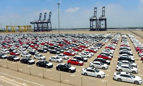 Ô tô bán chạy hơn 30%, vì sao doanh nghiệp vẫn “đau đầu” vì tiền?