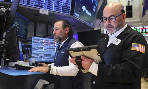 Ngừng bắn 2 tuần Mỹ – Iran: Thị trường “thở phào”, nhưng tiền vẫn thủ thế