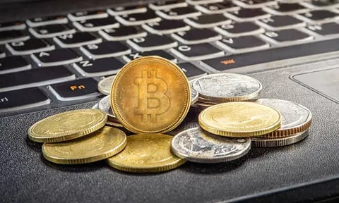 Crypto 8/6: Bitcoin lùi về vùng 62.000 USD, dòng vốn ETF rút mạnh