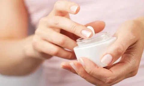 Bộ Y tế yêu cầu thu hồi, tiêu hủy gần 800 loại mỹ phẩm trên toàn quốc: Loạt son, kem chống nắng, sữa tắm bị “tuýt còi”
