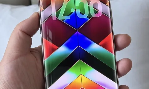 iPhone 20 Pro rò rỉ thiết kế “toàn kính”: Apple chuẩn bị màn lột xác cho kỷ niệm 20 năm?