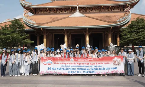 Thành phố Hồ Chí Minh đón đoàn thanh thiếu niên kiều bào Thái Lan về thăm quê hương