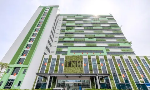 Bệnh viện TNH liên tiếp biến động: Thay Chủ tịch, đổi Tổng giám đốc, thành viên HĐQT bán sạch cổ phiếu trước thềm đại hội bất thường