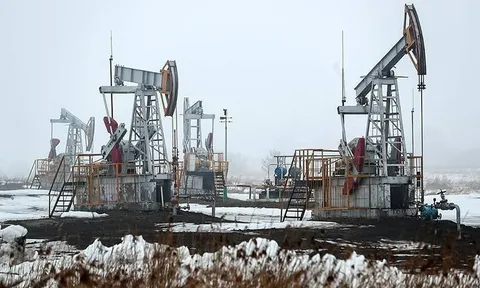 Dầu Brent bật tăng gần 4%: Trung Đông căng như dây đàn, nguy cơ “đứt nguồn” toàn cầu