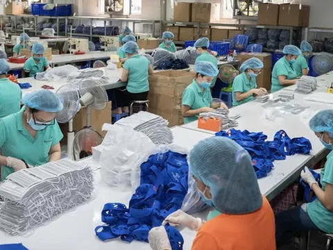 Khẩu trang “cháy hàng” online sau cảnh báo COVID-19 quay lại