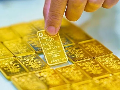 Vàng tiếp tục “đổ đèo”! Cả thế giới lẫn trong nước cùng lao dốc!