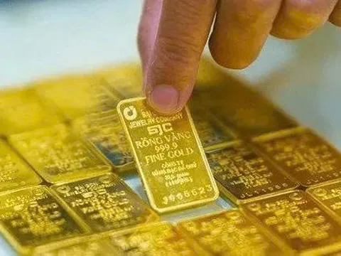 Vàng lập kỷ lục, chuyên gia cảnh báo: “Nhà đầu tư cá nhân cần cực kỳ thận trọng”!