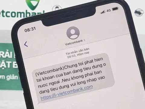 Mạo danh ngân hàng: Bấm link là mất sạch, hãy khoá thẻ ngay nếu trót dại!