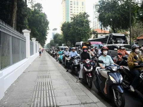 TP.HCM lên lộ trình "xanh hoá" 400.000 xe máy: Chuẩn bị cấm xe xăng với tài xế công nghệ mới đăng ký, bắt đầu từ 2026!