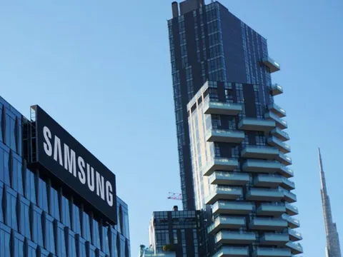 Samsung "hụt hơi" vì chip, lỗ gần sạch lợi nhuận quý II dù bắt tay Tesla