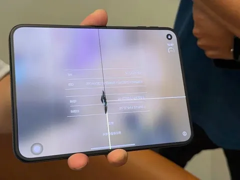 Ôm iPhone Duo chờ kiếm đậm, dân buôn méo mặt vì giá lao dốc sau tin nứt màn hình