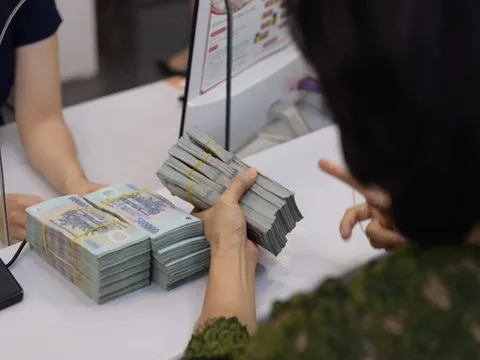 Người dân vẫn ưu tiên gửi tiết kiệm, tiền gửi lập kỷ lục mới
