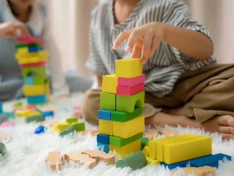 EU ra tay bảo vệ trẻ em: cấm hoàn toàn PFAS và hóa chất độc hại trong đồ chơi từ 2030!