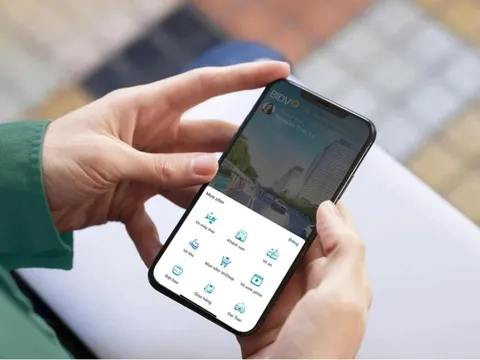 Nhiều người bất ngờ khi bị ngân hàng khóa giao dịch trên app từ 1/3