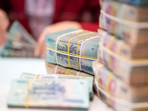 Ngân hàng “bơm” gần 400.000 tỷ sau 3 tháng: Tín dụng tăng nhanh hơn huy động, lãi suất có thể tiếp tục nhích lên