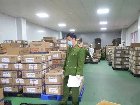 NÓNG! 426 loại sữa bột giả bị phanh phui: Đường dây quy mô lớn, thu lợi gần 40 tỷ đồng