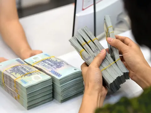 Lãi suất tiết kiệm tiến sát 8%/năm, lãi vay lên tới 10,5% và còn có thể cao hơn