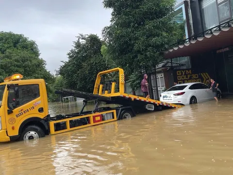 Mưa lũ ‘nuốt chửng’ hàng chục nghìn ô tô, bảo hiểm trở thành phao cứu sinh tài chính